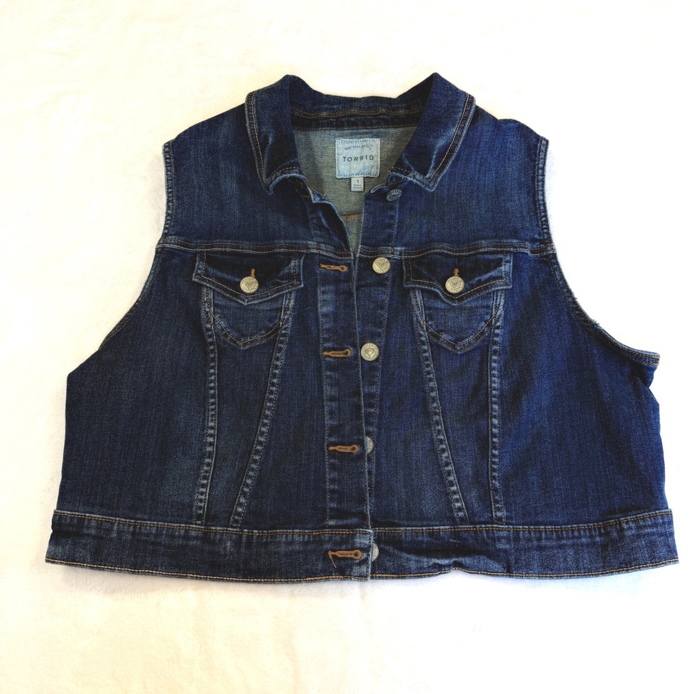 Torrid Womens Dark Wash Denim Vest Button Front Heart Buttons Plus 1X